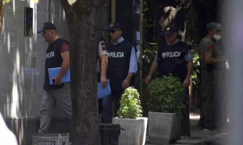 Η αλβανική αστυνομία εξάρθρωσε κύκλωμα Αλβανών απατεώνων που εξαπατούσε Έλληνες πολίτες